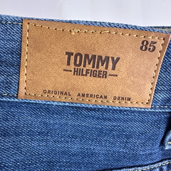Tommy Hilfiger 44/30 classic fit jeans. NWT. Really nice looking. Spring basics! - Picture 12 of 16